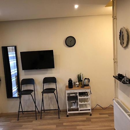 Black & White Apartments • Black Еґер Екстер'єр фото
