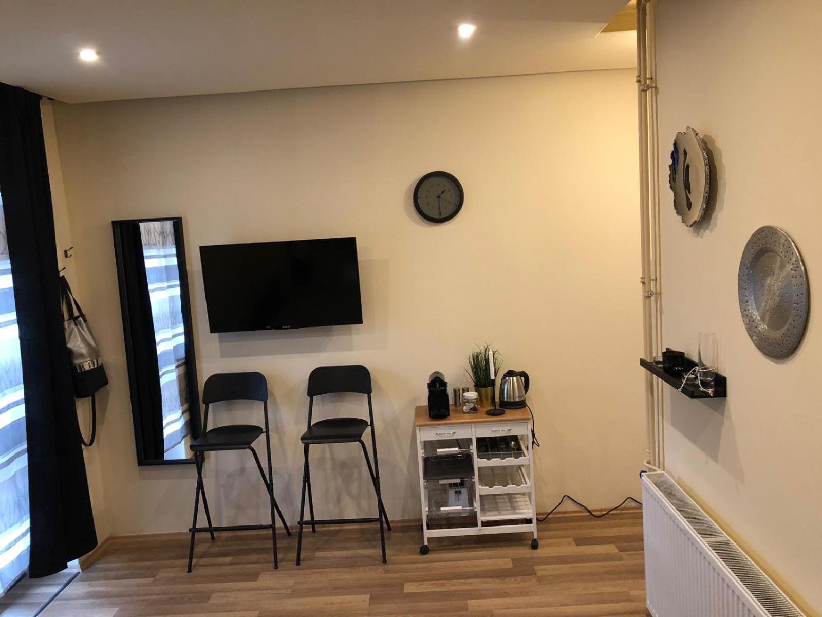 Black & White Apartments • Black Еґер Екстер'єр фото